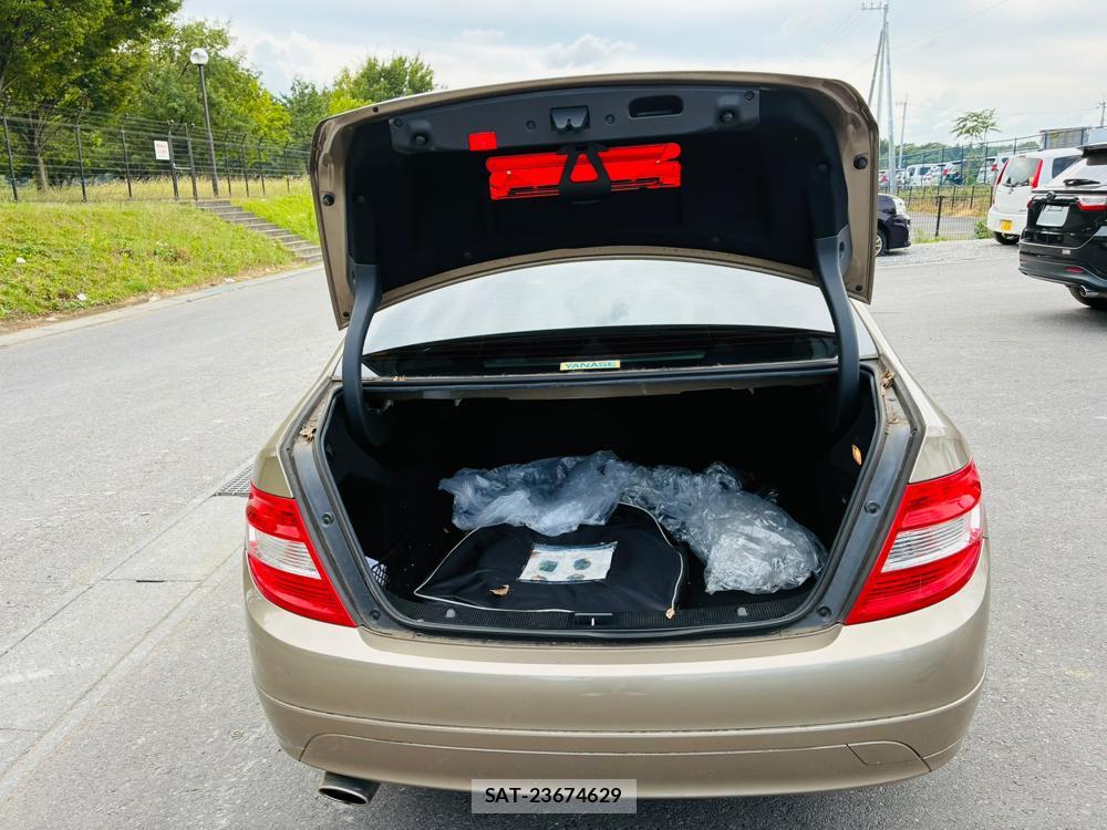 Mercedes Benz C-CLASS 2010-02 8351359-25
