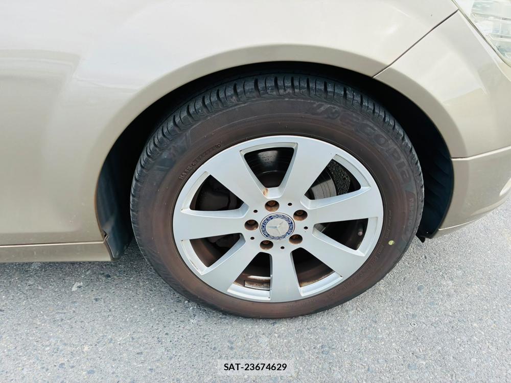 Mercedes Benz C-CLASS 2010-02 8351359-27