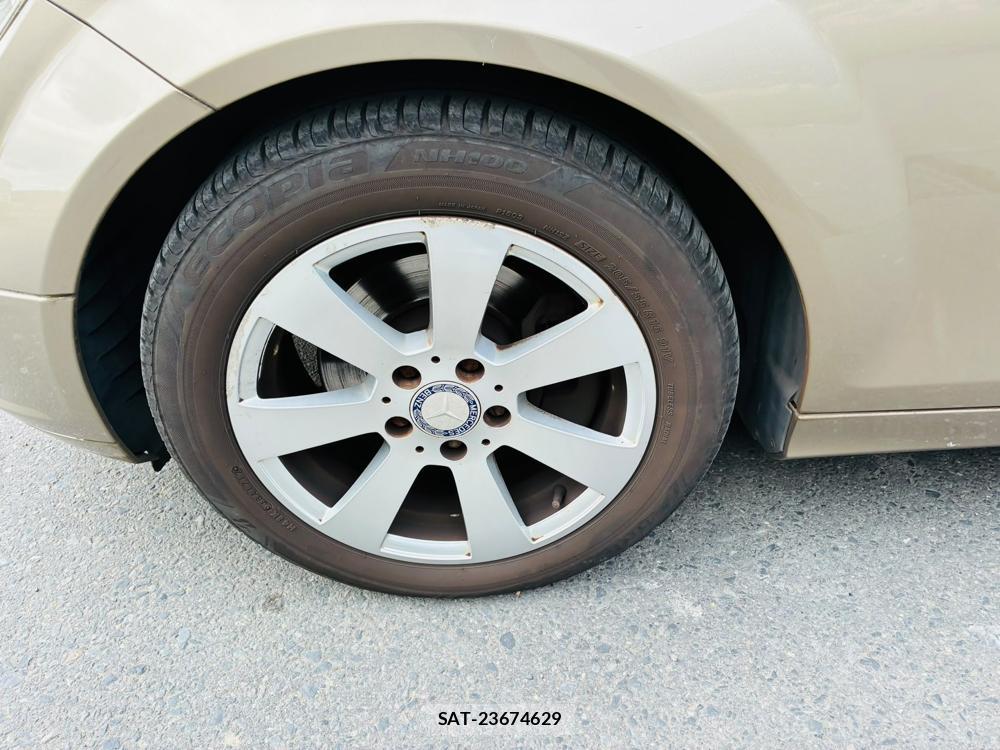 Mercedes Benz C-CLASS 2010-02 8351359-28