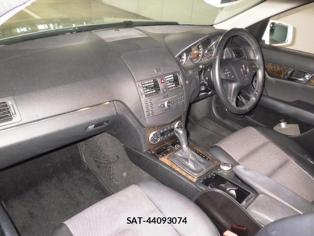 Mercedes Benz C-CLASS 2010-08 8589879-4