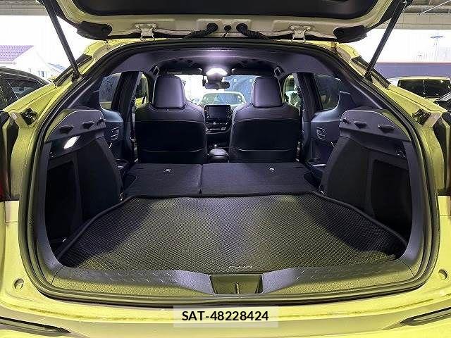 Toyota C-HR 2019-11 825488-12
