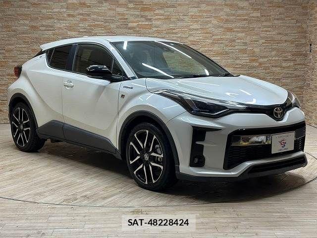 Toyota C-HR 2019-11 825488-13
