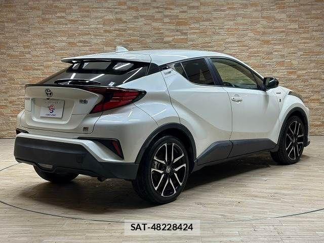Toyota C-HR 2019-11 825488-16
