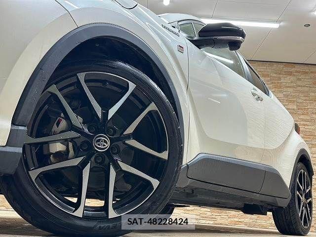 Toyota C-HR 2019-11 825488-18