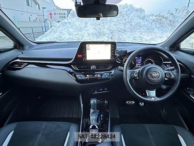 Toyota C-HR 2019-11 825488-1