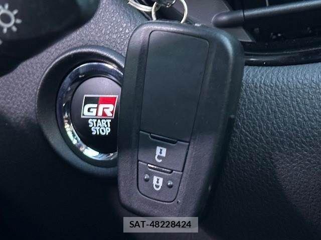 Toyota C-HR 2019-11 825488-7