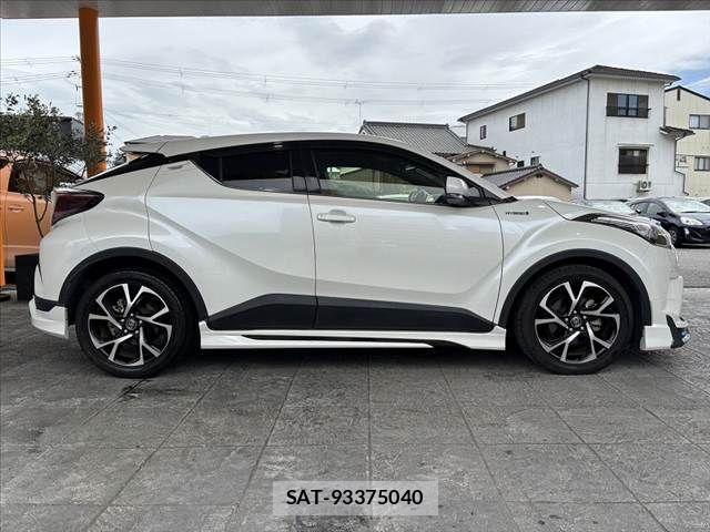 Toyota C-HR 2017-11 1166894-9