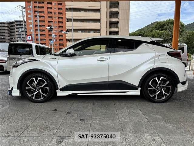 Toyota C-HR 2017-11 1166894-10