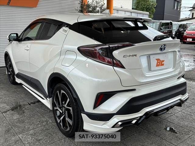 Toyota C-HR 2017-11 1166894-11
