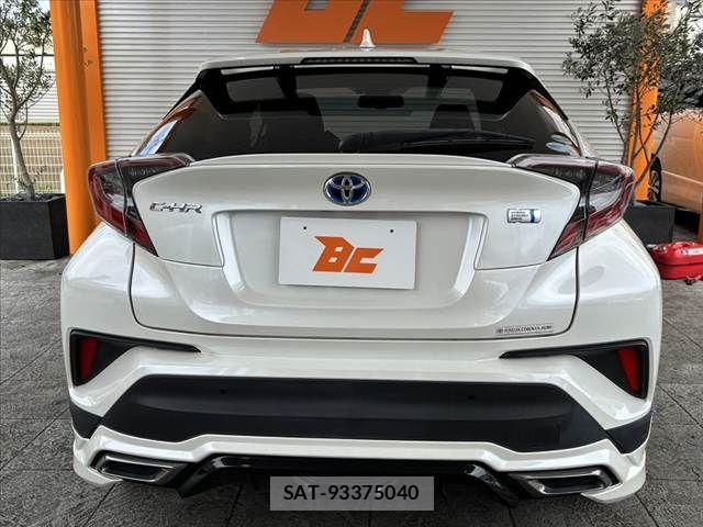 Toyota C-HR 2017-11 1166894-12