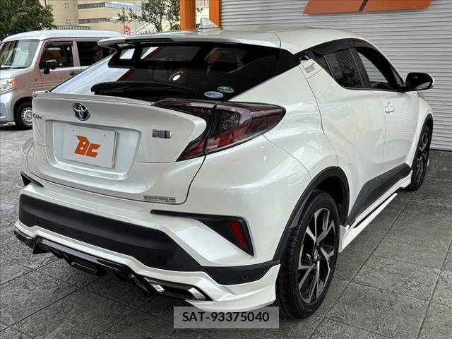 Toyota C-HR 2017-11 1166894-13