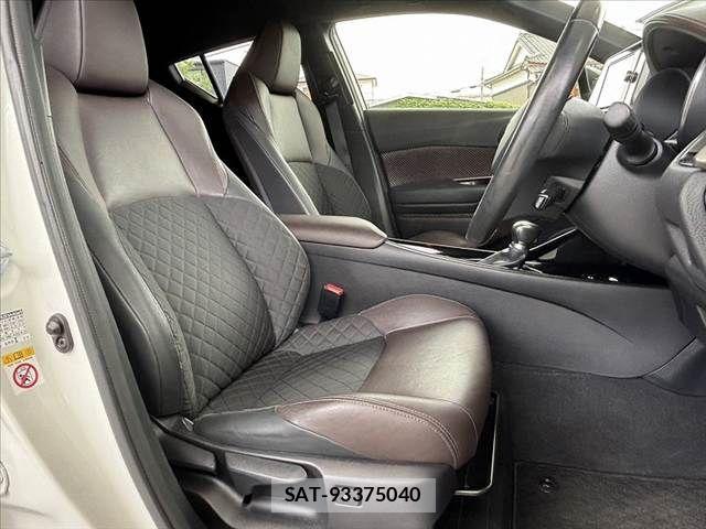 Toyota C-HR 2017-11 1166894-14