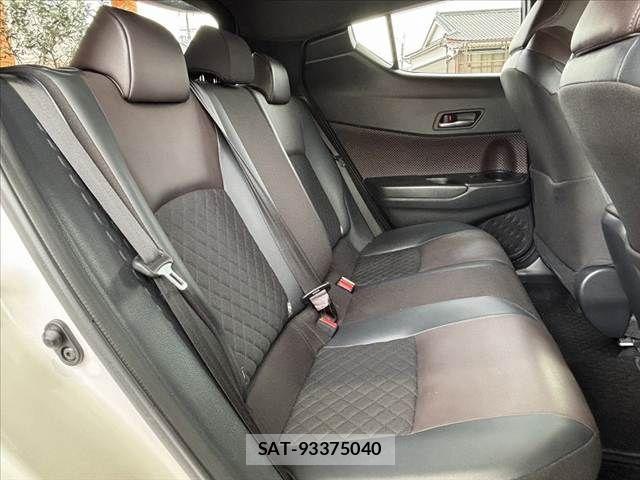 Toyota C-HR 2017-11 1166894-15