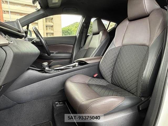 Toyota C-HR 2017-11 1166894-16