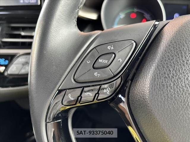 Toyota C-HR 2017-11 1166894-22