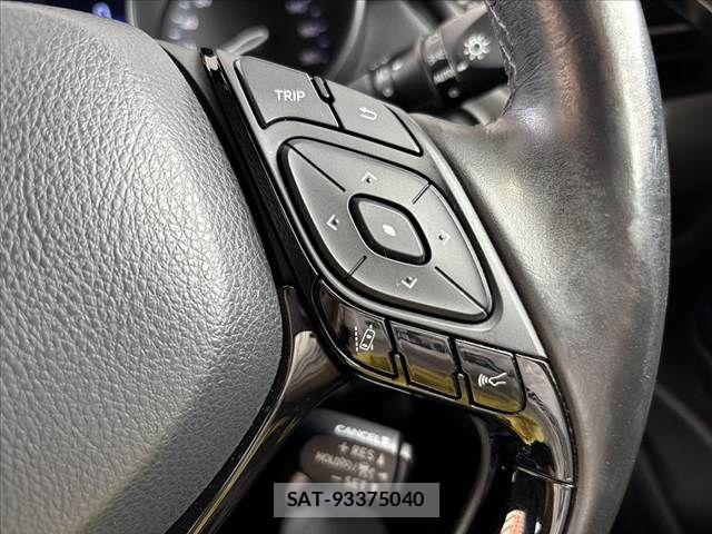 Toyota C-HR 2017-11 1166894-23