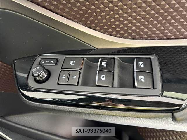 Toyota C-HR 2017-11 1166894-26