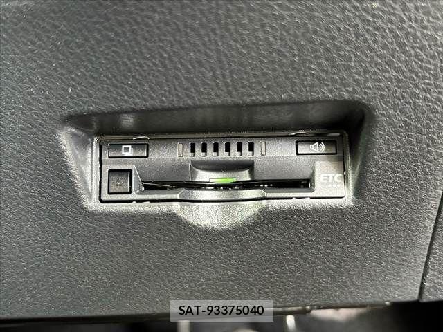 Toyota C-HR 2017-11 1166894-28