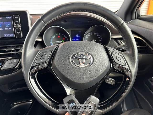Toyota C-HR 2017-11 1166894-6