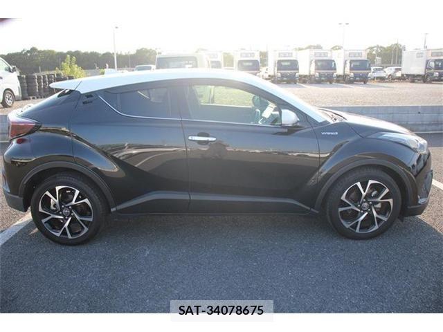 Toyota C-HR 2017-12 1219529-10
