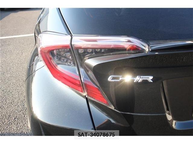 Toyota C-HR 2017-12 1219529-13