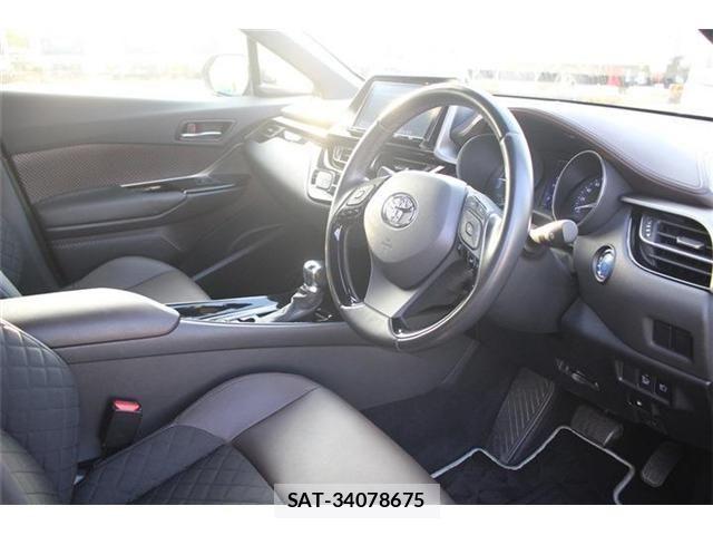 Toyota C-HR 2017-12 1219529-15
