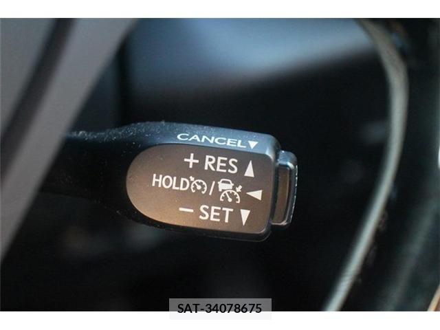 Toyota C-HR 2017-12 1219529-3