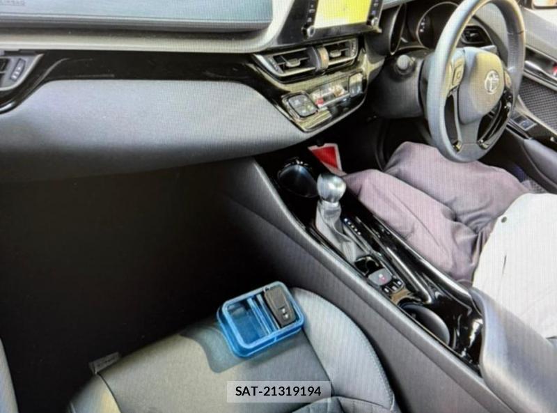 Toyota C-HR 2021 1458176-3