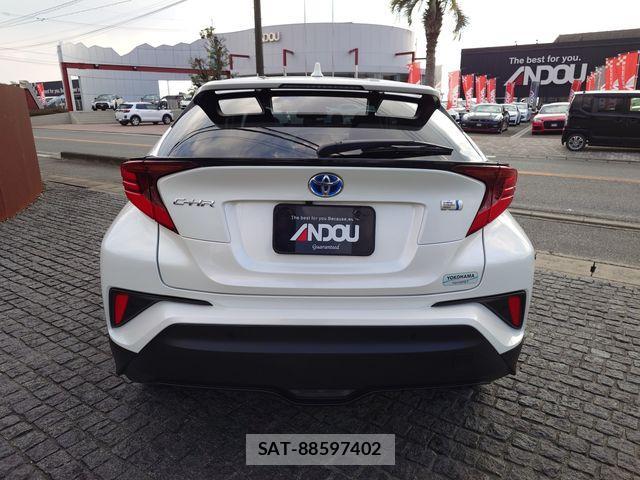 Toyota C-HR 2020-08 3064384-6