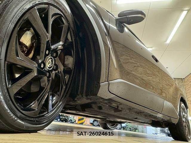 Toyota C-HR 2020-11 3064386-18