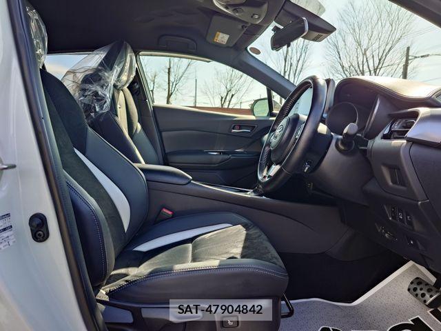 Toyota C-HR 2021-05 3064383-9