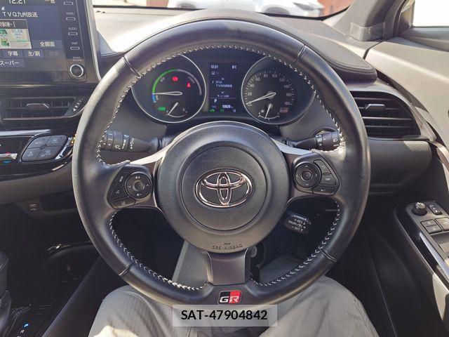 Toyota C-HR 2021-05 3064383-12