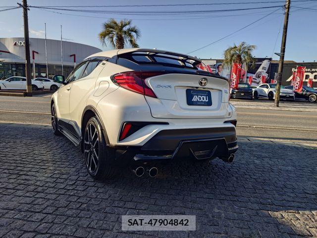 Toyota C-HR 2021-05 3064383-2