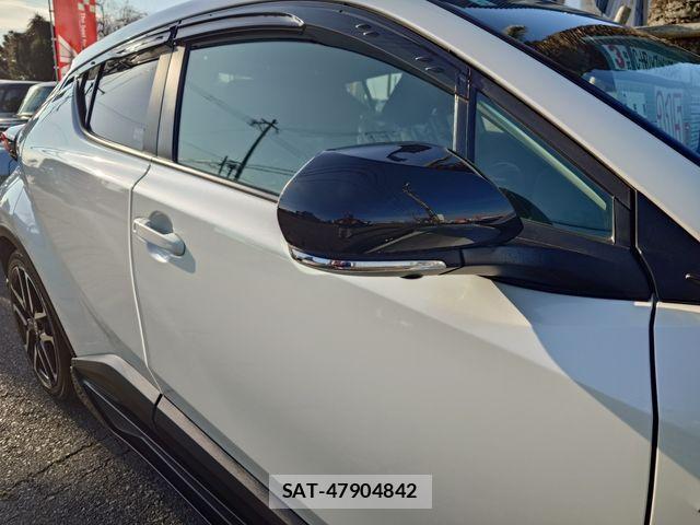 Toyota C-HR 2021-05 3064383-4