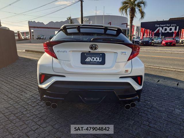Toyota C-HR 2021-05 3064383-6