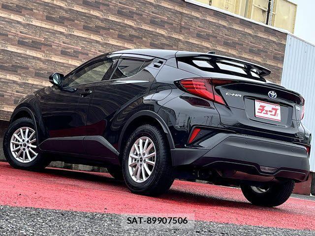 Toyota C-HR 2023-02 3371469-8