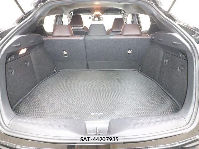 Toyota C-HR 2018-04 3766361-9