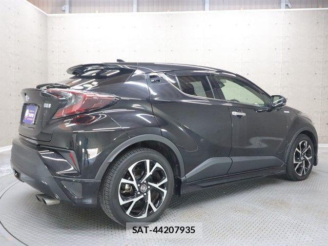 Toyota C-HR 2018-04 3766361-1