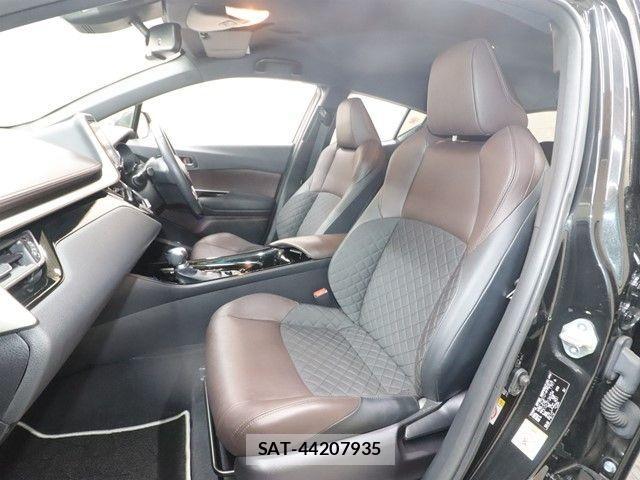 Toyota C-HR 2018-04 3766361-6
