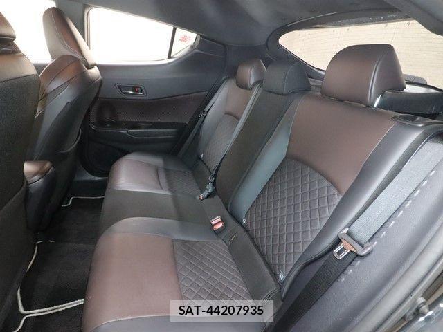 Toyota C-HR 2018-04 3766361-7