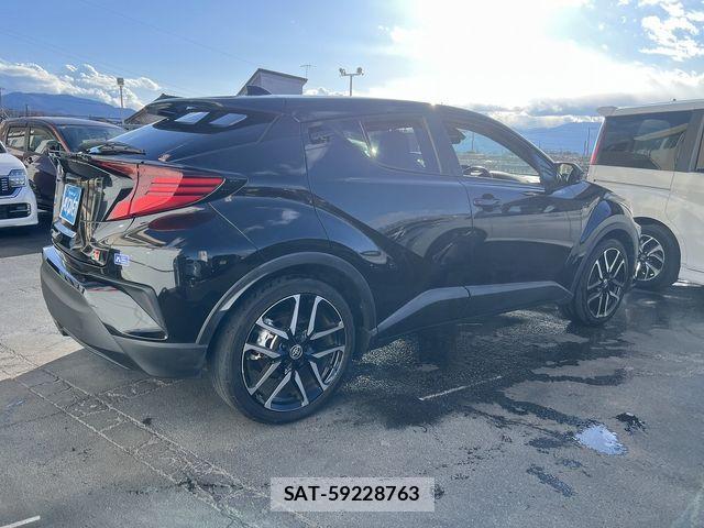 Toyota C-HR 2021-01 4391817-5