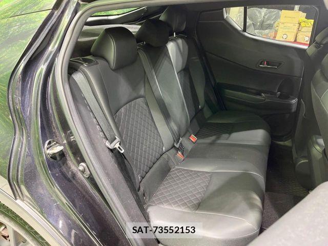 Toyota C-HR 2021-10 4588794-10
