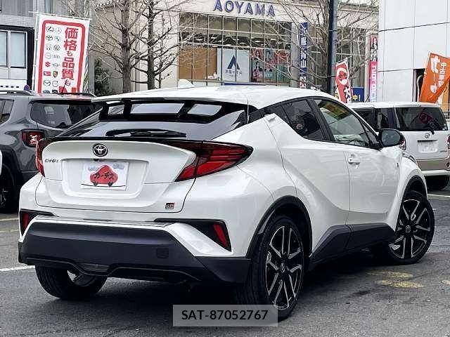 Toyota C-HR 2021-04 4933689-2
