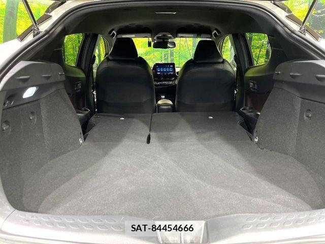 Toyota C-HR 2017-09 5861854-9