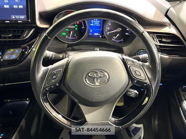 Toyota C-HR 2017-09 5861854-10
