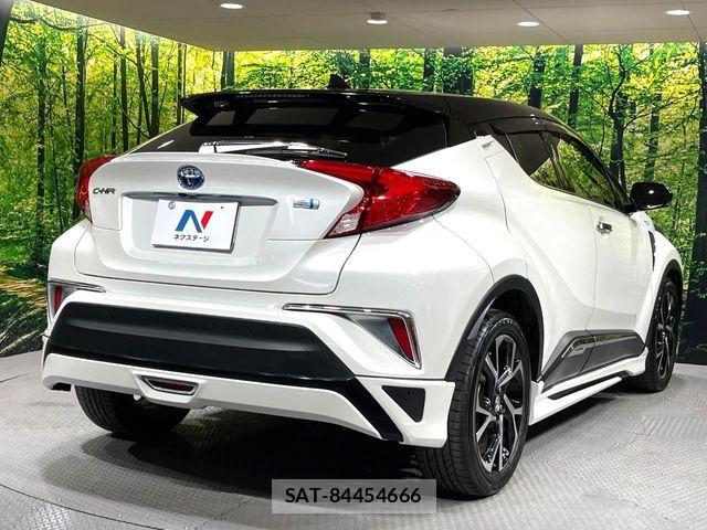 Toyota C-HR 2017-09 5861854-16