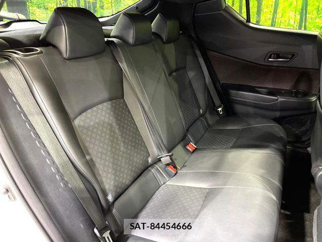 Toyota C-HR 2017-09 5861854-8
