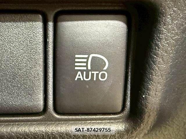 Toyota C-HR 2020-09 6009826-8