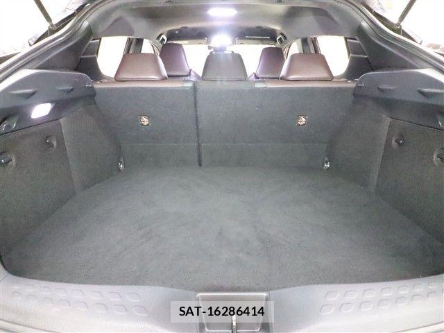 Toyota C-HR 2018-11 6212452-9