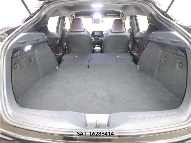 Toyota C-HR 2018-11 6212452-10